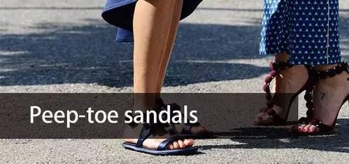 街拍平底凉鞋丝袜,平底凉鞋与丝袜的时尚碰撞