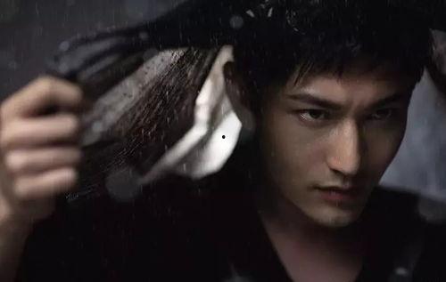 陈晓男明星半裸,性感魅力引发热议