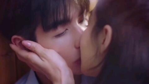 元宋吻戏视频,浪漫甜蜜，心动瞬间曝光