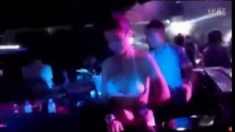 星爷夜色dj小视频,星爷演绎的动感旋律之旅