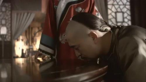 老公老婆床上坐爱,共享爱的美好瞬间