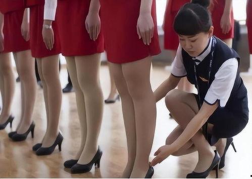 丝袜空姐叉开腿,叉开腿的性感瞬间